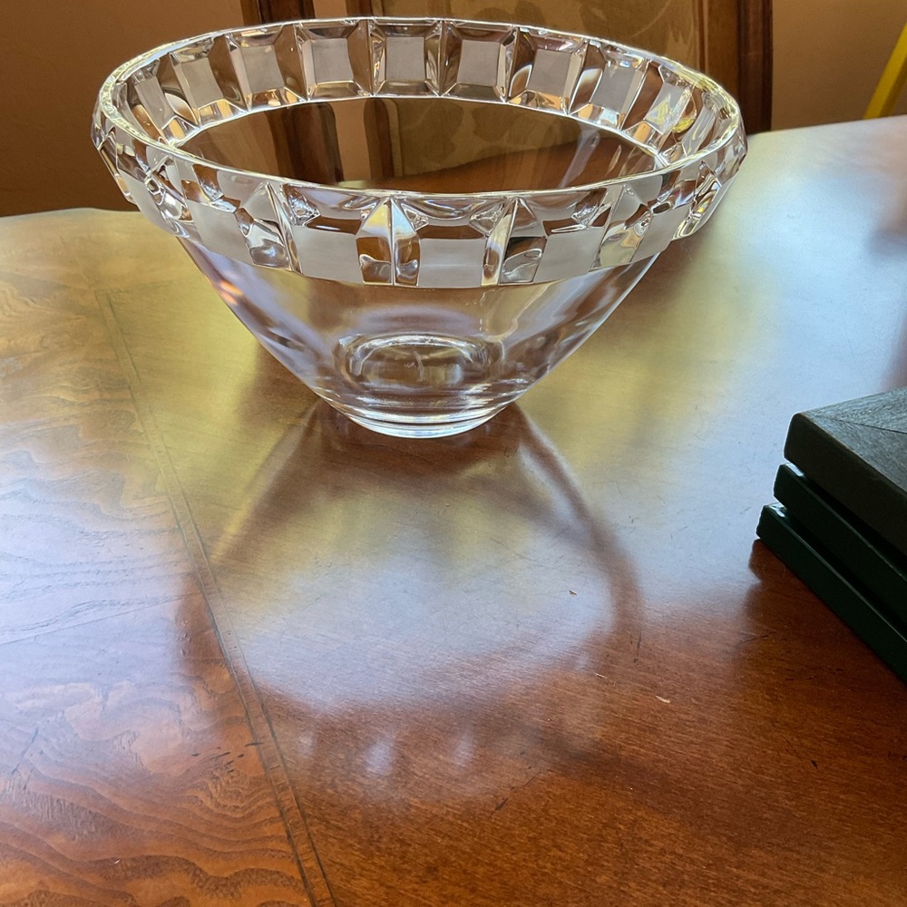 NACHTMANN CRYSTAL BOWL WITH FACETED SQUARE TRIM 8.5” ACROSS